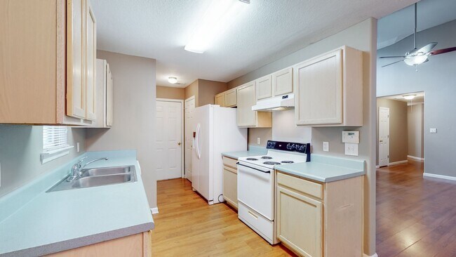 Building Photo - 3 Bedroom 2 Bathroom Home - Hope Creek Subdivision - Richmond Hill