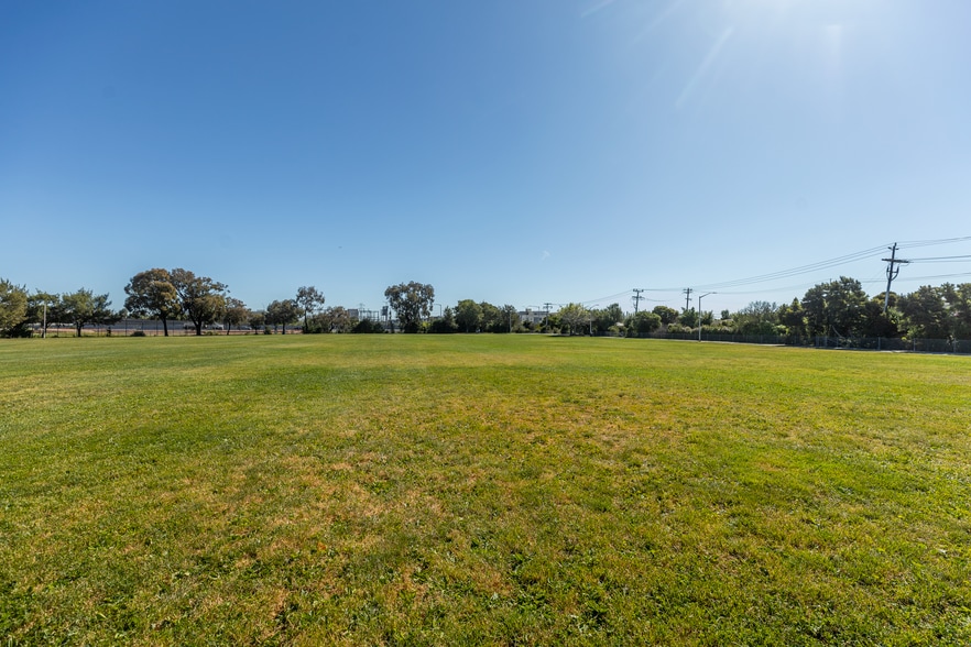 Building Photo - 2103 S Delaware St