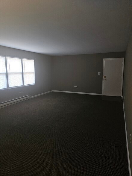 Building Photo - 8801 Schneider Ave