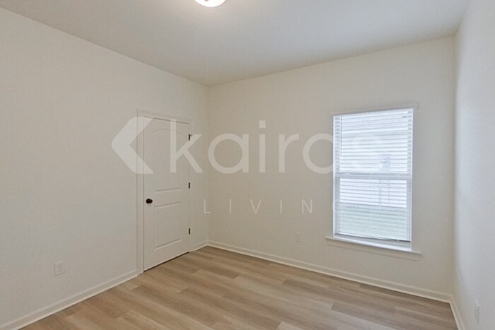 Building Photo - 123 Salvat Dr