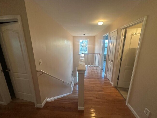 Building Photo - 61 Longwood Ct