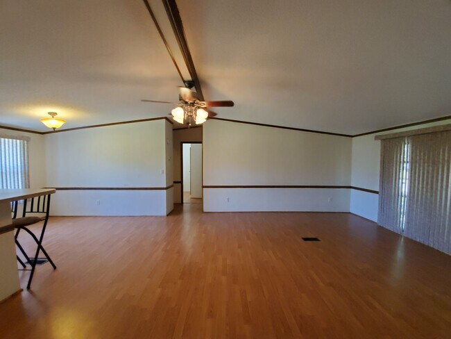 Building Photo - 4043 Nashville Dr