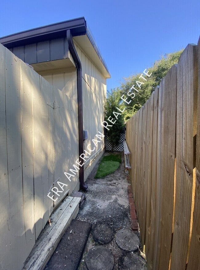 Building Photo - 925 Holbrook Cir