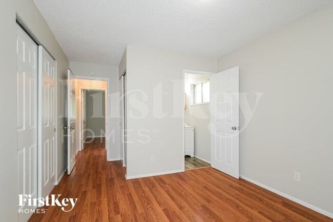 Building Photo - 6863 Foxbend Ct