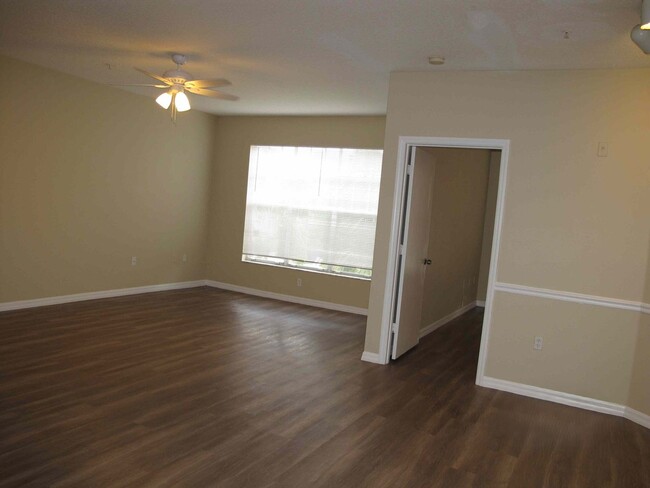 Building Photo - 3 db/2 ba Condo at The Palms Club - Commun...