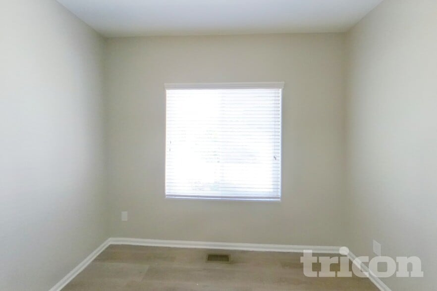 Building Photo - 6550 Phantom Way