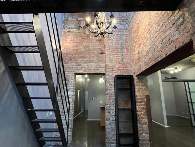 Building Photo - 110 N Peoria St