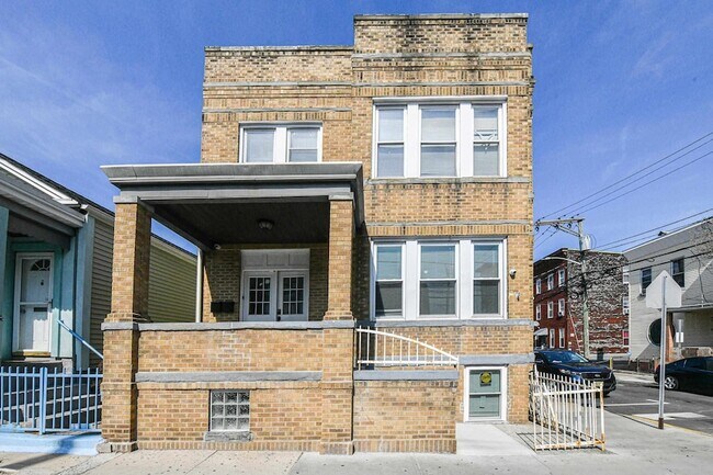 Building Photo - 540 61st St