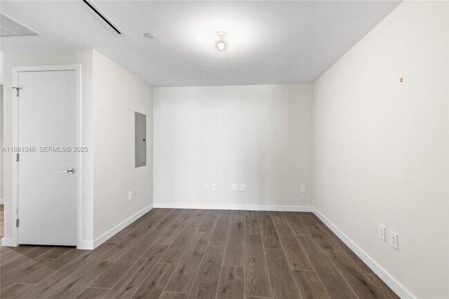 Building Photo - 1116 N Ocean Blvd