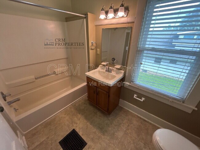 Building Photo - 225 Kingston Rd