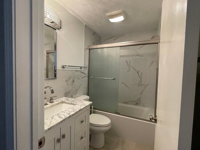 Building Photo - 1420-1426 Centre St