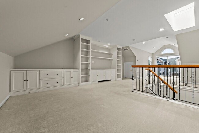 Building Photo - 235 Price Ct