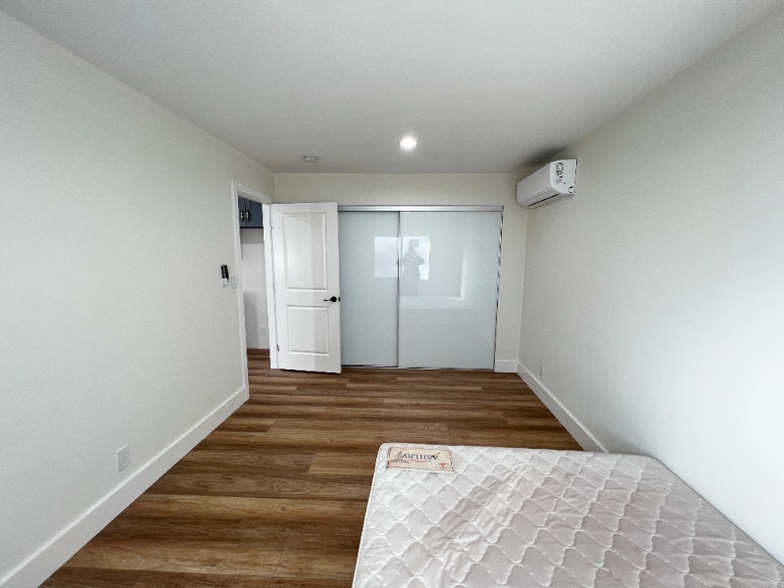 Building Photo - 8654 Vicara Dr