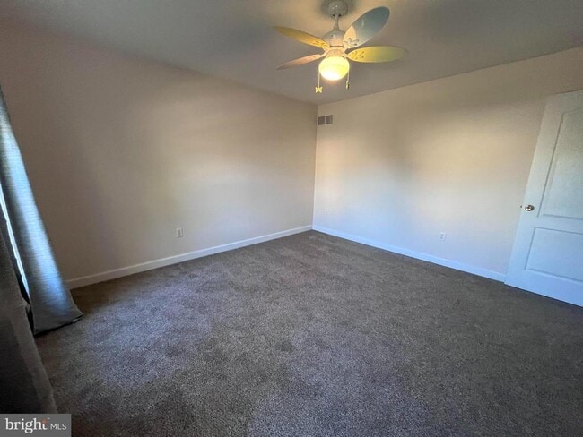 Building Photo - 115 Topaz Cir