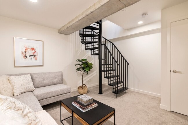 Building Photo - Eastlake Loft Condominium