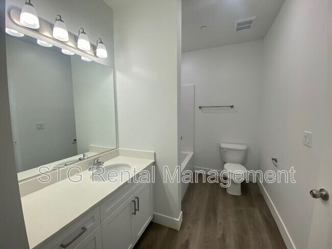 Building Photo - 5801 S Garnet Dr