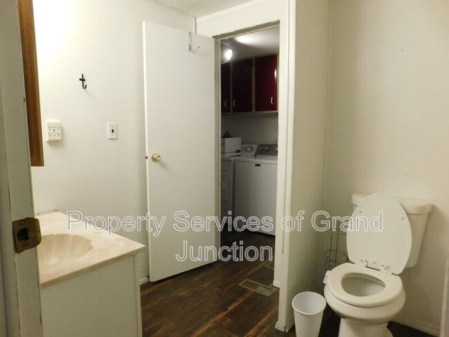 Building Photo - 2954 1/2 Cedar Place