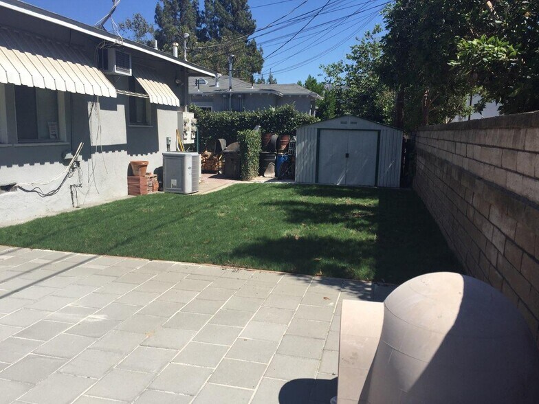 Backyard - 539 N Rosemary Ln