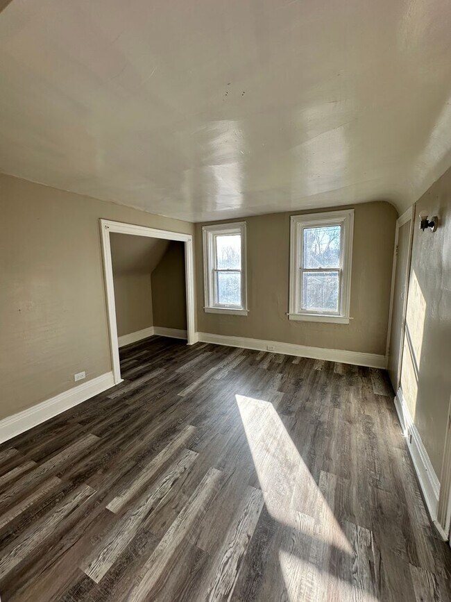 Building Photo - Spacious Single Family Home Ready for Rent in Great Neighborhood