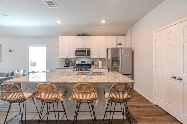 Building Photo - 26106 Halwell Mnr Ln