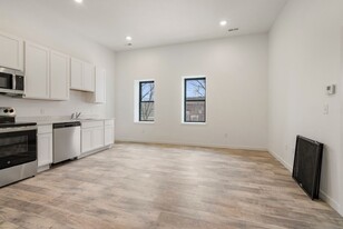 Building Photo - Reinbeck Apartments