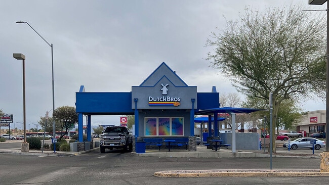 Building Photo - 3Bed/2Bath House at 7th/101! JOIN THE WAIT...