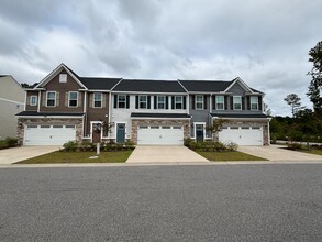 Building Photo - 300 Golan Cir