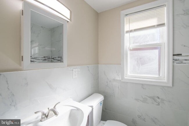 Building Photo - 5905 Houghton St