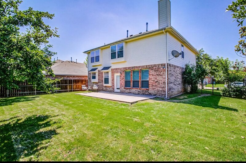 Building Photo - 1208 Shamrock Dr
