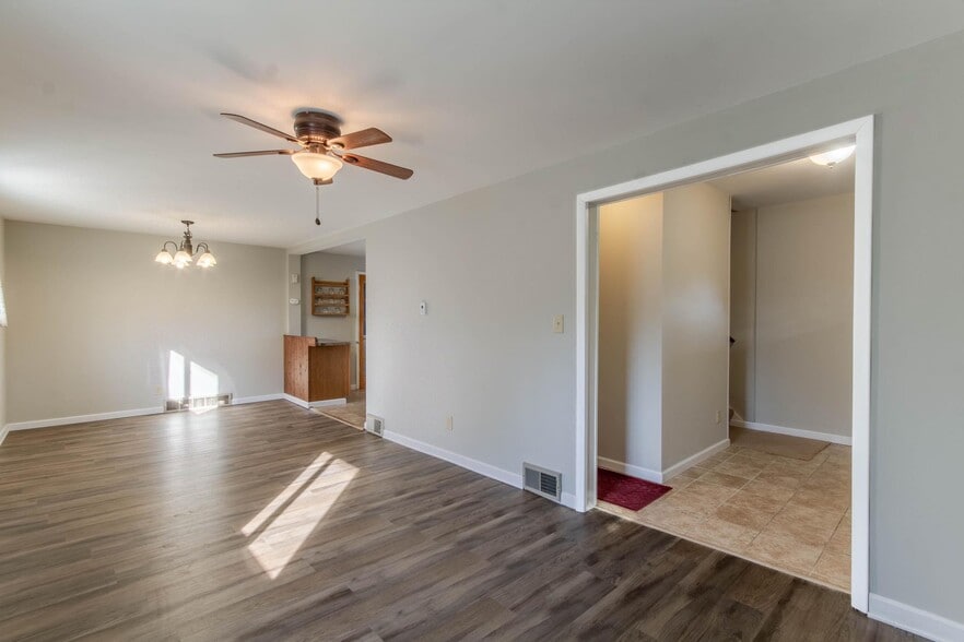 Building Photo - 393 N Colorado Ave