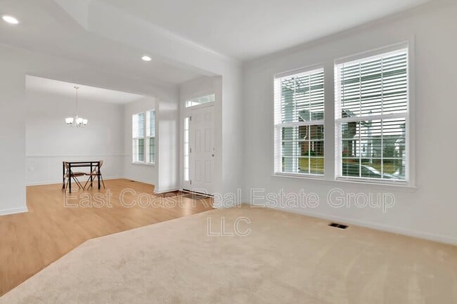 Building Photo - 204 Station Terrace W