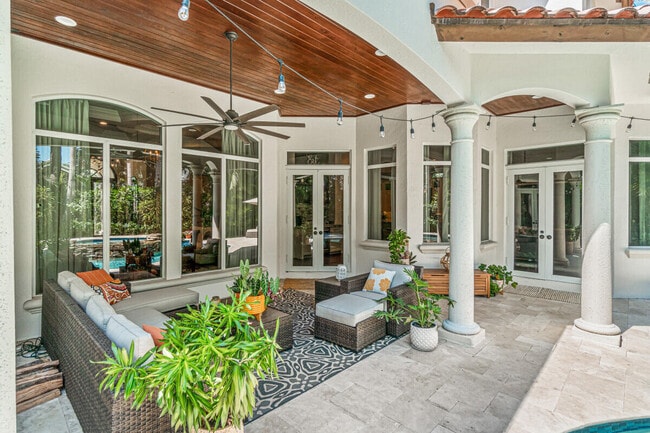 Building Photo - 2280 Queen Palm Rd