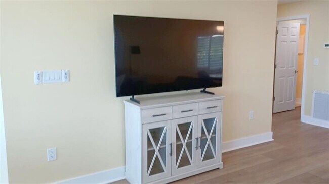 Building Photo - 6400 Flotilla Dr