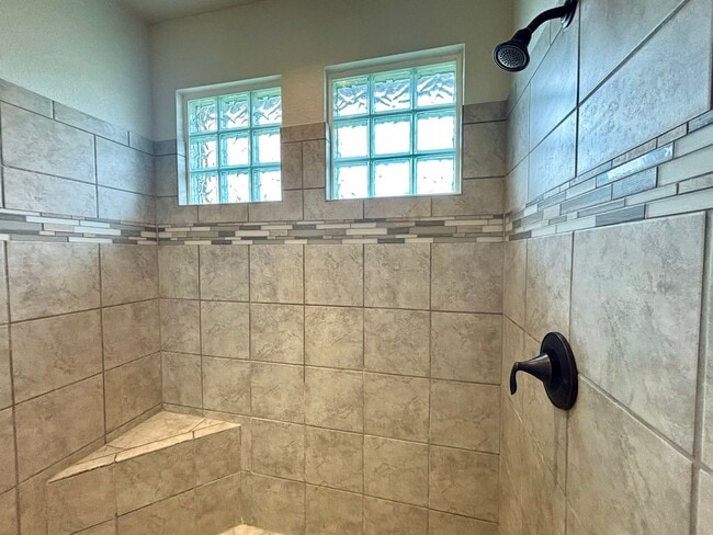 Building Photo - Luxury Living in Arcadia Ridge – Corner Lot, 3 Full Baths & Resort-Style Amenities!