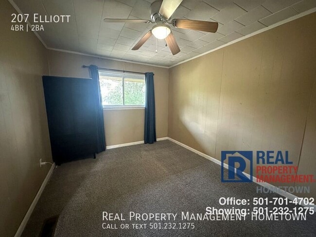 Building Photo - 207 Elliott-