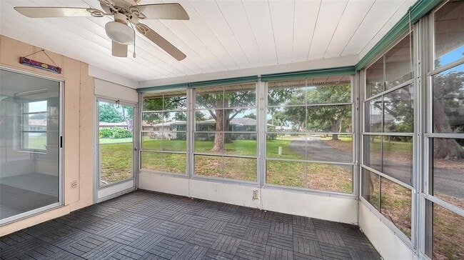 Building Photo - 515 Rousseau Dr