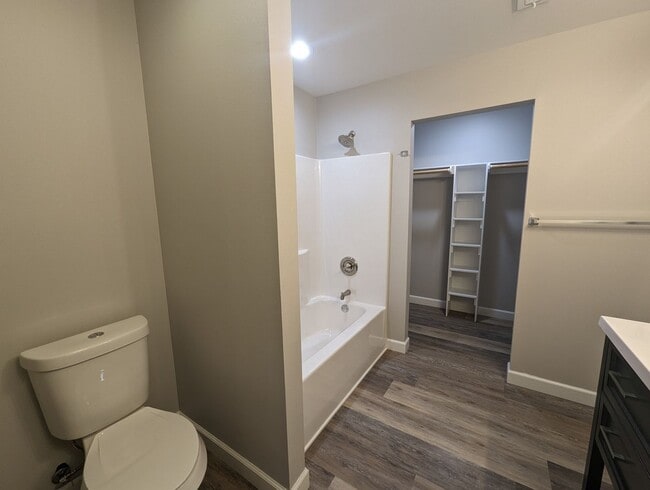 Building Photo - 3 Bedroom/2 Bathroom House • Southside
