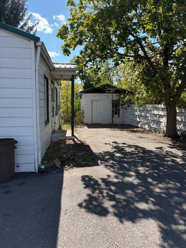 Building Photo - 2BR Pet-Friendly Home w/ Fenced Yard