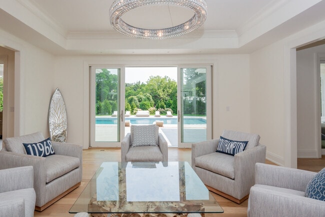 Building Photo - 126 Somerset Ave