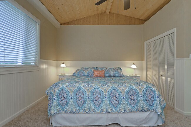 Building Photo - 5850 24th Ave S