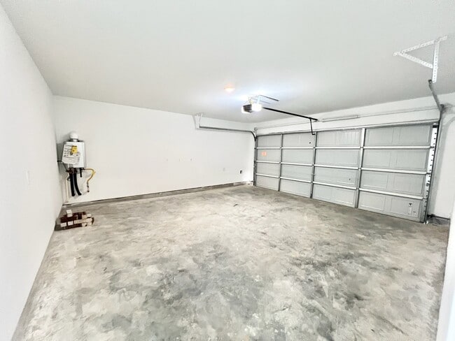 Building Photo - 3023 Mallorca Dr