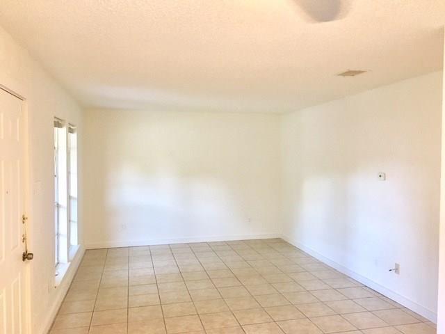 Building Photo - 10400 Little Pebble Dr