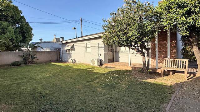 Building Photo - 10838 Vernon Ave