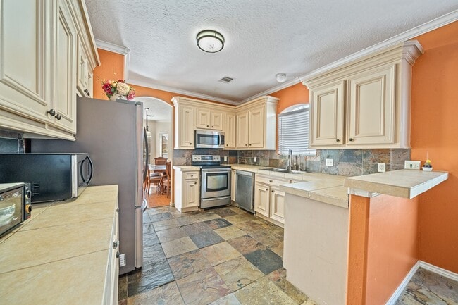 Building Photo - 15727 Schumann Ln