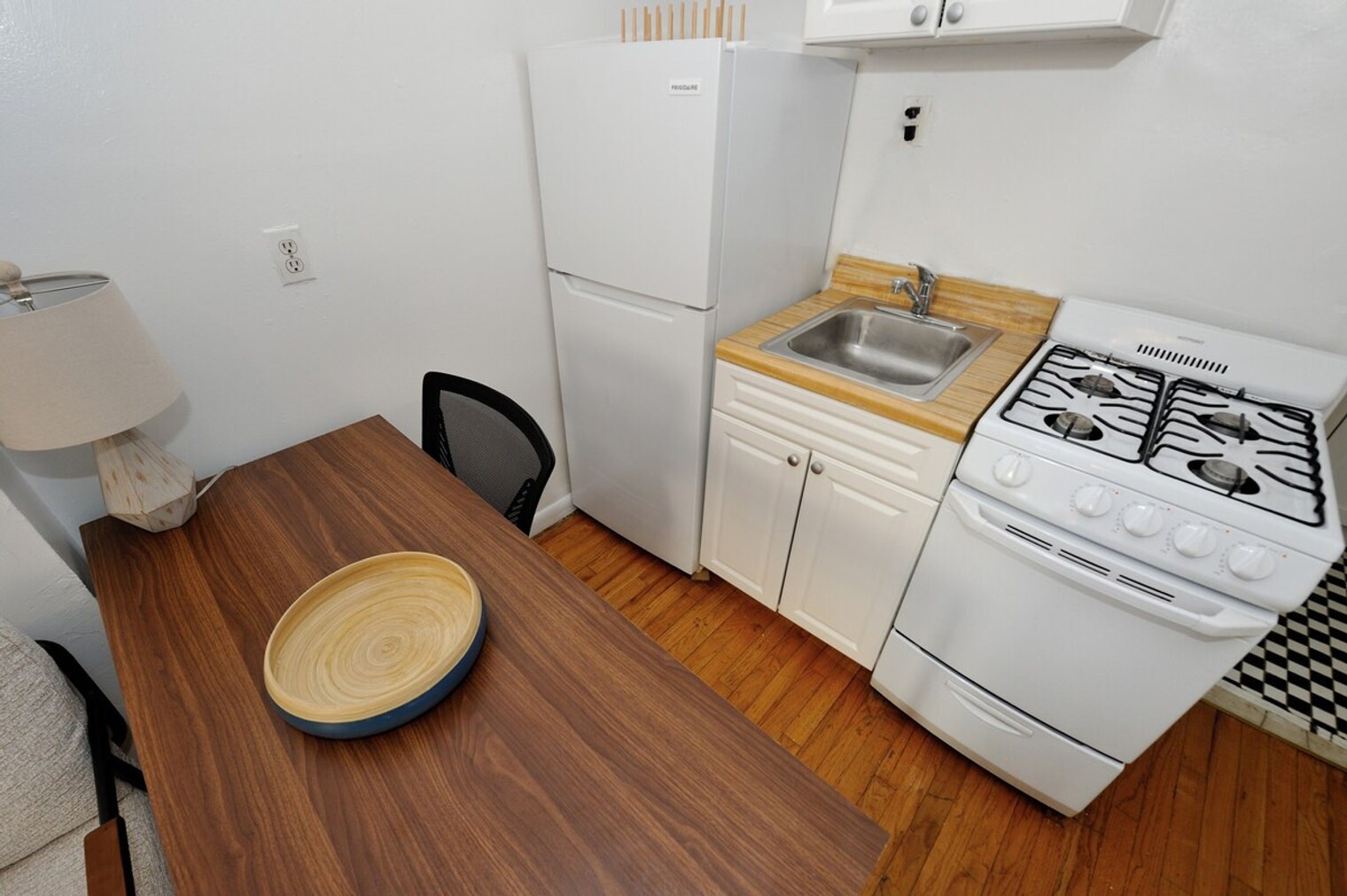 Building Photo - 422 W 56th St