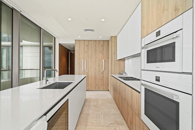 Building Photo - 200 Arkona Ct