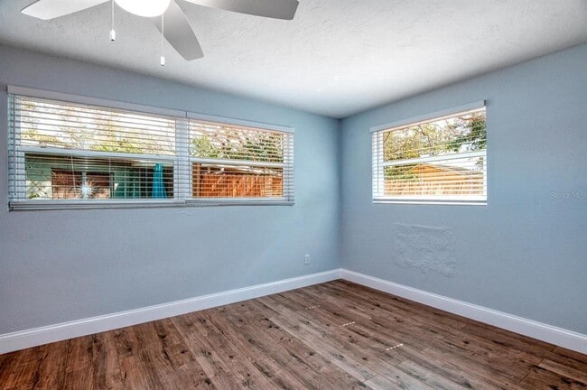 Building Photo - 4104 W Lawn Ave