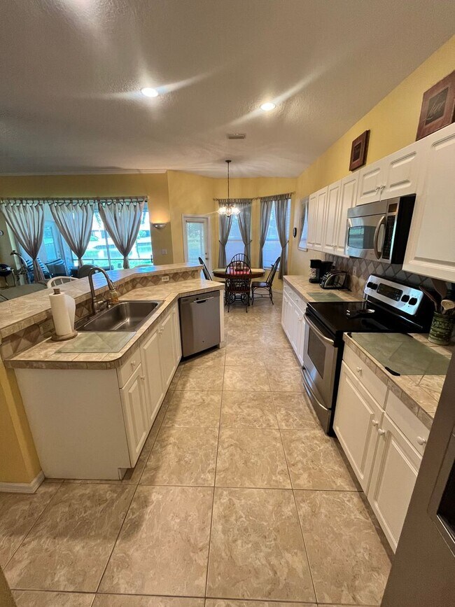 Building Photo - Beautiful rental located in the highly sou...