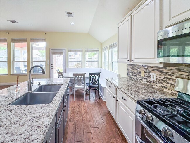 Building Photo - 3015 Gilford Ln