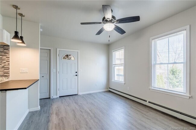 Building Photo - 31 Willetts Ave